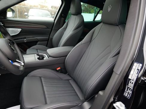 New 2025 Maserati Grecale GT image 22