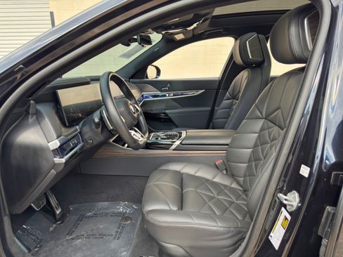 Used 2024 BMW 740i w/ Premium Package 2 RWD image 16