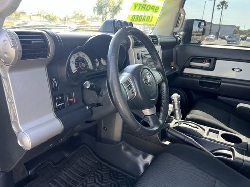 Used 2008 Toyota FJ Cruiser 4WD image 26