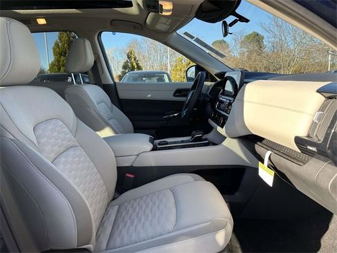 New 2025 Nissan Pathfinder SV w/ SV Premium Package image 10