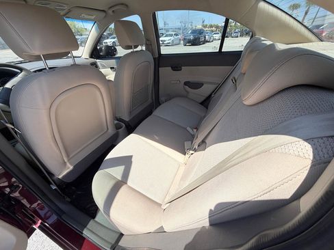 Used 2011 Hyundai Accent GLS image 9