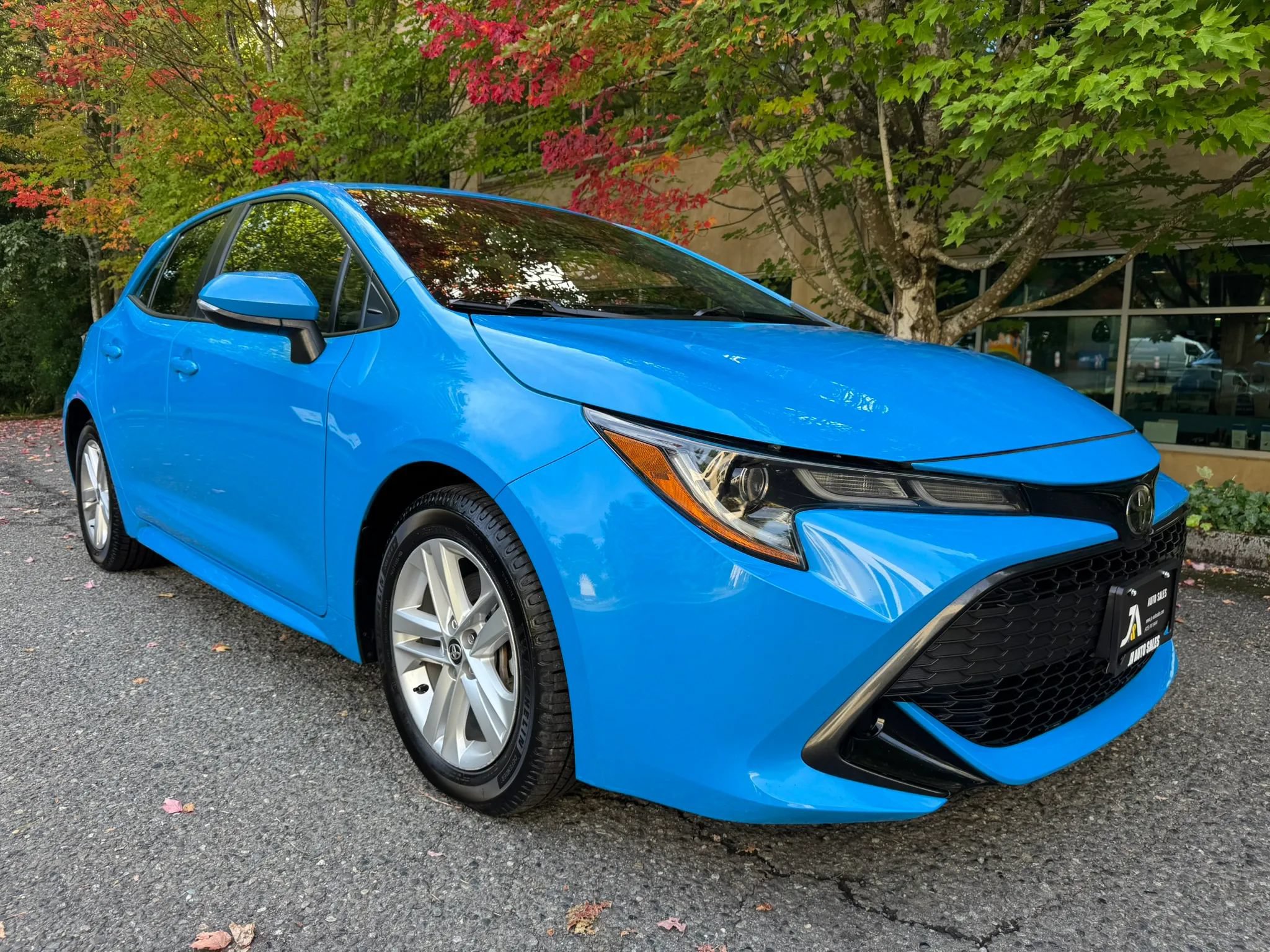 Used 2019 Toyota Corolla SE w/ SE Option Package FWD image 2