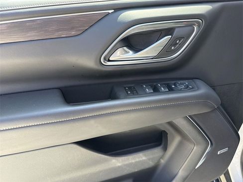 Used 2024 Chevrolet Suburban LT image 20