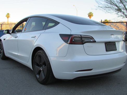 Used 2021 Tesla Model 3 Standard Range Plus image 11
