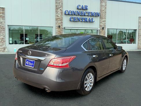 Used 2013 Nissan Altima 2.5 S FWD image 4