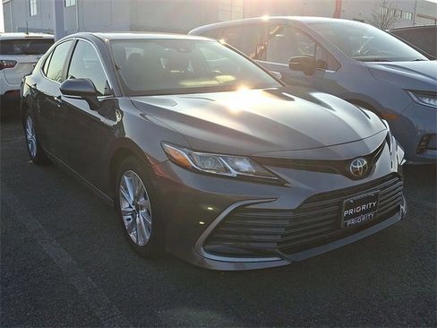 Used 2023 Toyota Camry LE image 3