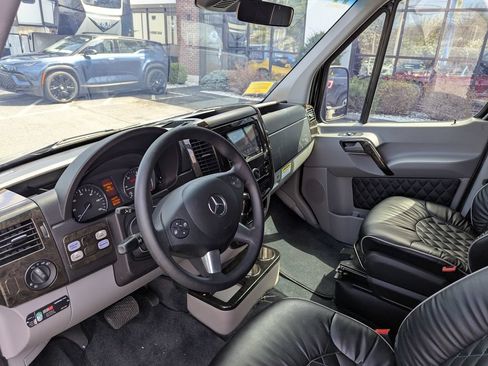 Used 2017 Mercedes-Benz Sprinter 2500 image 12