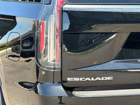 Used 2023 Cadillac Escalade ESV Premium Luxury RWD image 35