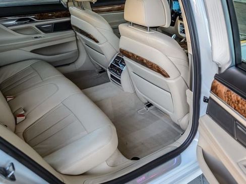 Used 2018 BMW 740i image 45