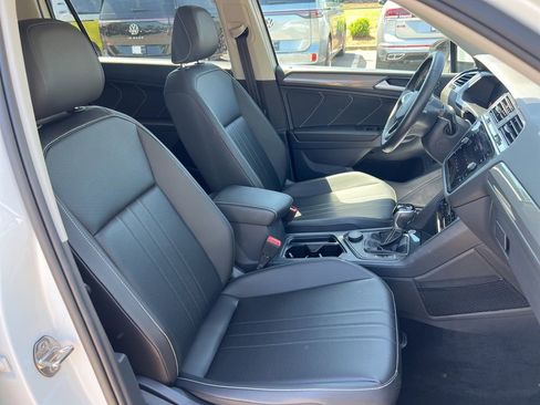 Used 2022 Volkswagen Tiguan SE AWD/4WD image 23