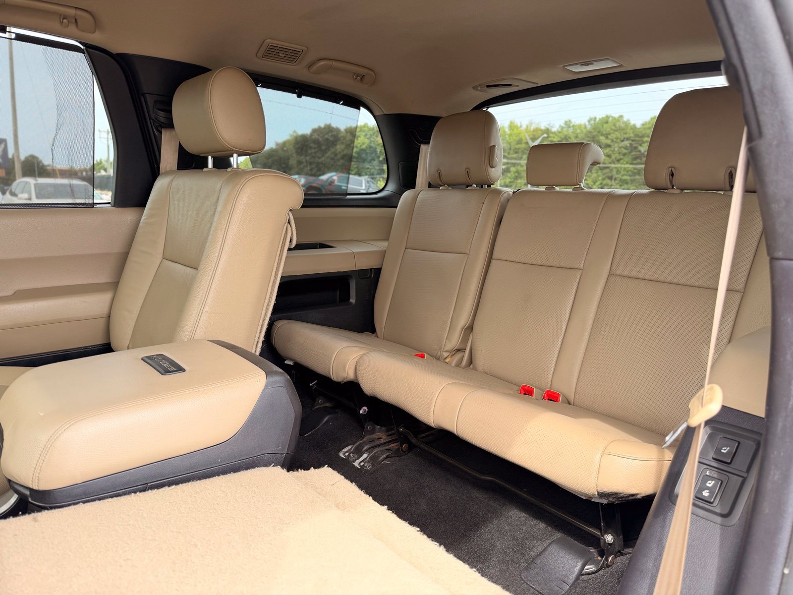 Used 2015 Toyota Sequoia Platinum RWD image 27