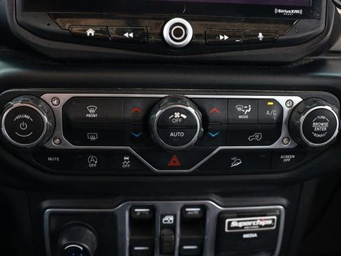 Used 2018 Jeep Wrangler Unlimited Sport S AWD/4WD image 37