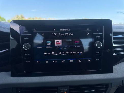 Used 2025 Volkswagen Jetta SE FWD image 23