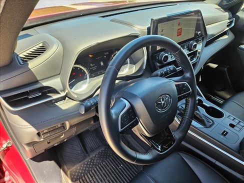 Used 2024 Toyota Highlander XSE image 9
