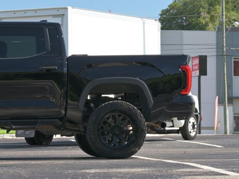 Used 2022 Toyota Tundra SR5 w/ SR5 Convenience Package AWD/4WD image 6