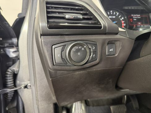 Used 2016 Ford Fusion SE w/ Equipment Group 201A FWD image 18