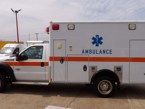 Used 2012 Ford F450 XLT w/ Ambulance Preparation Pkg RWD image 4