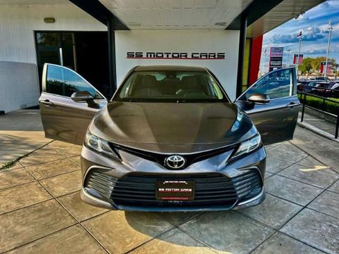 Used 2021 Toyota Camry LE image 6