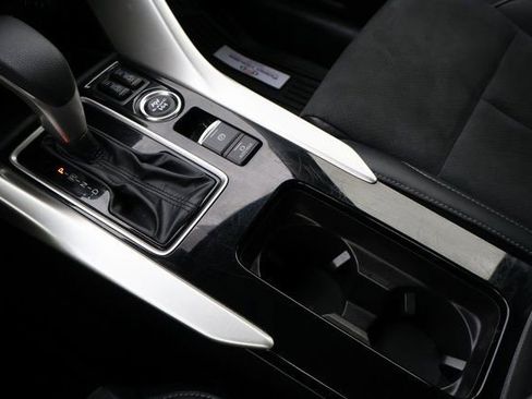 Used 2024 Mitsubishi Eclipse Cross SE image 33