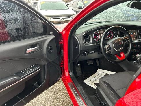 Used 2015 Dodge Charger SXT image 9