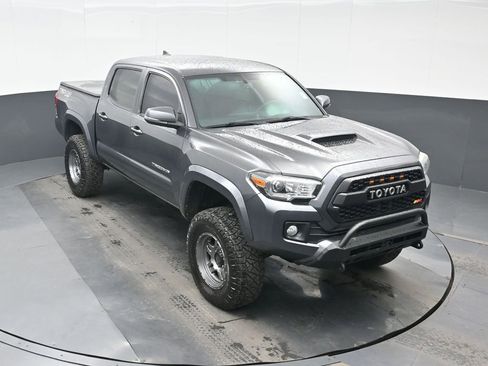 Used 2017 Toyota Tacoma TRD Sport w/ Tow Package (A/T) AWD/4WD image 24