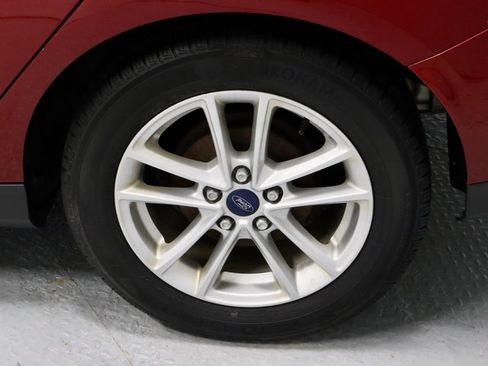 Used 2017 Ford Focus SE w/ Cold Weather Package FWD image 19