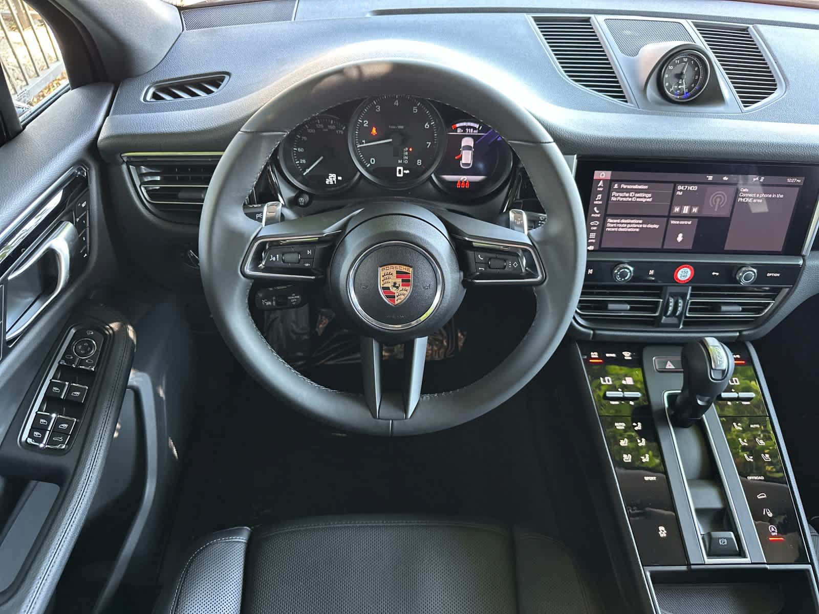 Certified 2025 Porsche Macan AWD/4WD image 15