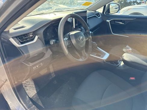 Used 2025 Toyota RAV4 XLE image 23