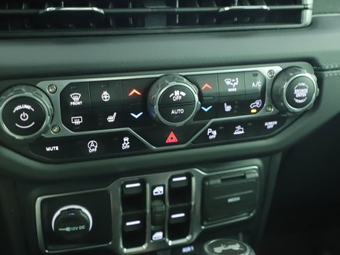 Used 2024 Jeep Wrangler Unlimited Rubicon w/ Safety Group image 24