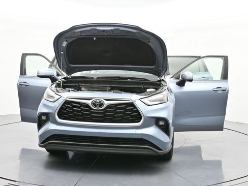 Used 2023 Toyota Highlander XLE image 32