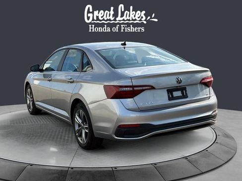 Used 2024 Volkswagen Jetta SE FWD image 3