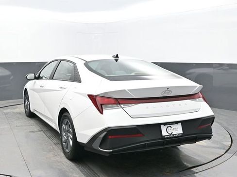 Used 2024 Hyundai Elantra SEL image 4