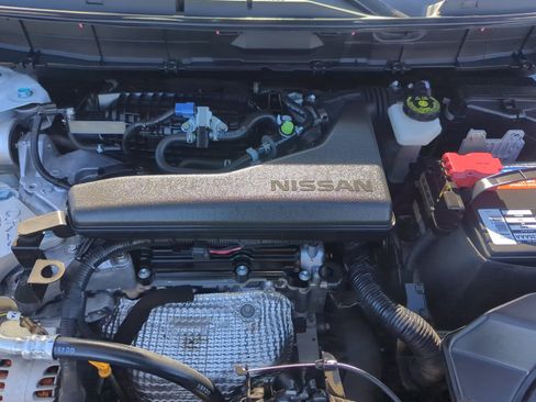 Used 2018 Nissan Rogue S image 19