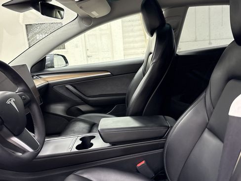 Used 2023 Tesla Model 3 Standard Range image 4