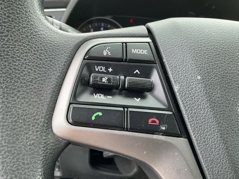 Used 2018 Hyundai Elantra SE w/ Cargo Package image 15