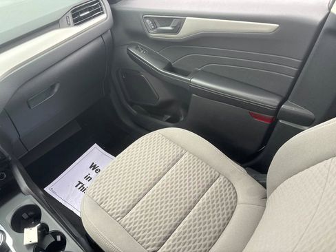 Used 2022 Ford Escape SE image 13