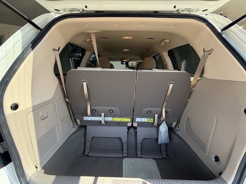 Used 2012 Kia Sedona LX w/ PWR Pkg FWD image 13