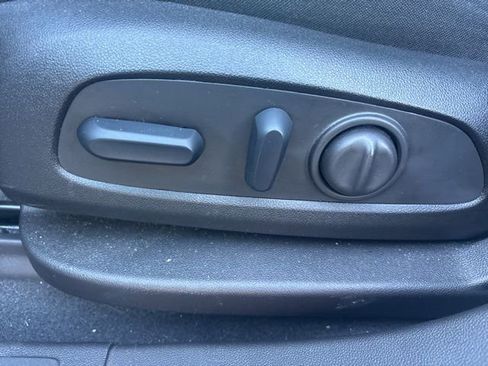 Used 2023 GMC Acadia SLE w/ Driver Convenience Package image 6