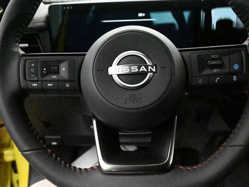 Used 2025 Nissan Kicks SR FWD image 9
