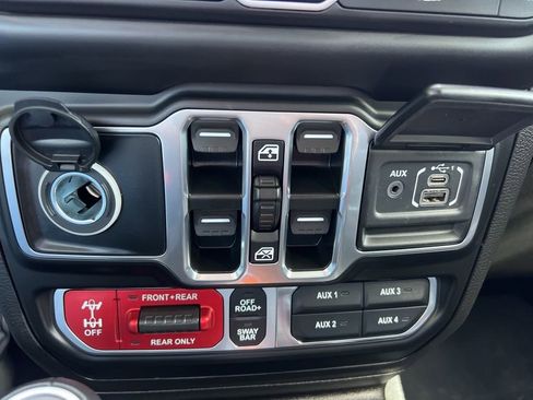 Used 2023 Jeep Gladiator Rubicon w/ LED Lighting Group image 27