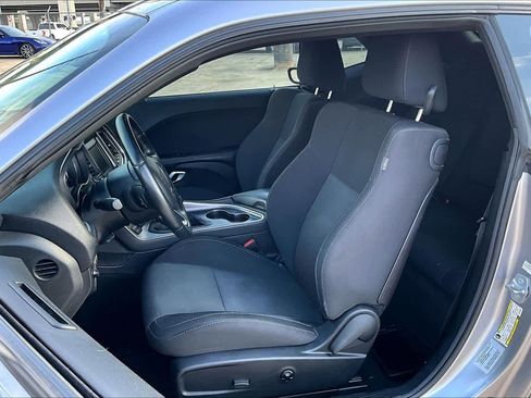 Used 2016 Dodge Challenger R/T image 8