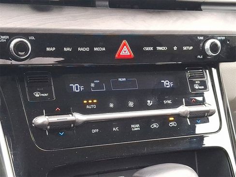 Used 2024 Kia Carnival EX image 16