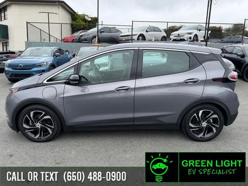 Used 2023 Chevrolet Bolt LT w/ Infotainment Package FWD image 8