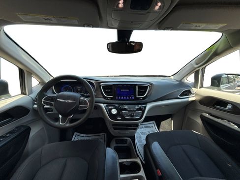 Used 2017 Chrysler Pacifica Touring FWD image 22