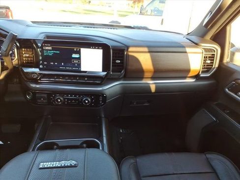 Used 2024 Chevrolet Silverado 2500 High Country w/ Technology Package image 21