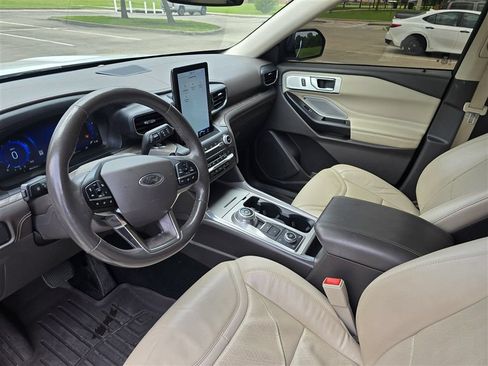 Used 2020 Ford Explorer Platinum w/ Premium Technology Package AWD/4WD image 12