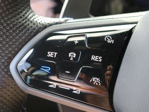 Used 2024 Volkswagen Golf R AWD/4WD image 9