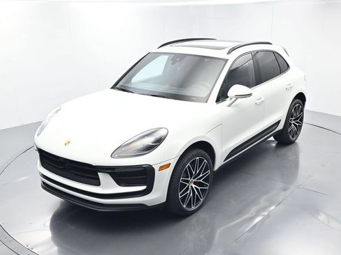 Certified 2026 Porsche Macan AWD/4WD image 33