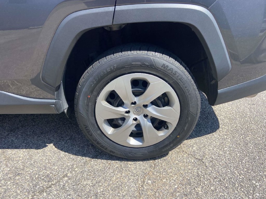 Used 2023 Toyota RAV4 LE FWD image 9