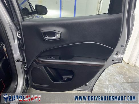 Used 2018 Jeep Compass Latitude w/ Popular Equipment Group image 18